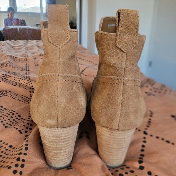 EUC Blondo Irving Waterproof Wedge Bootie Camel Tan Suede Size 8.5 - Picture 8 of 11